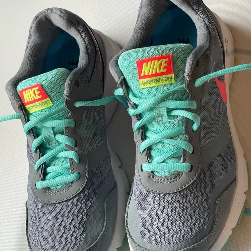 Womens nike athletic relentless sneakers